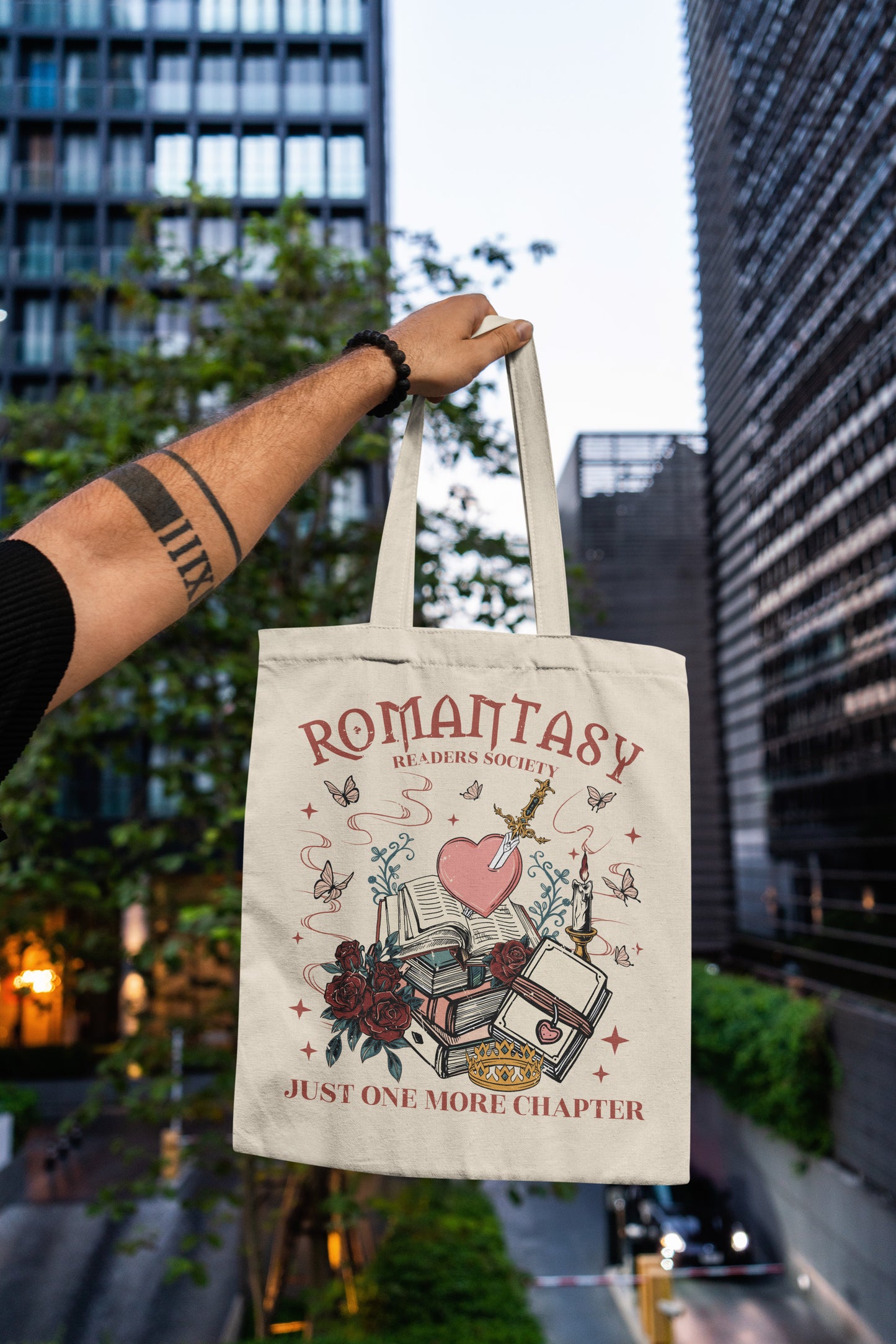💘 Romantasy Readers Society Tote Bag – “Just One More Chapter”