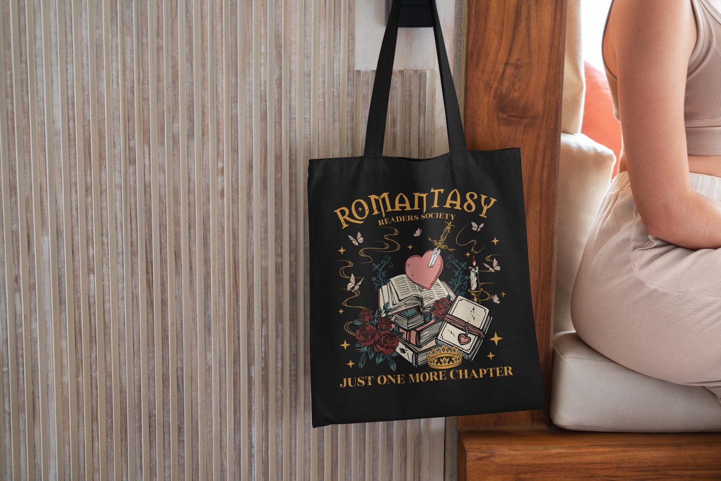💘 Romantasy Readers Society Tote Bag – “Just One More Chapter”