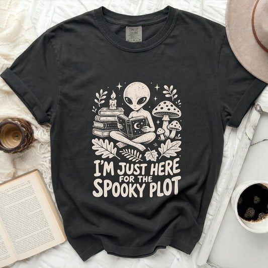 Alien reading a book on t-shirt with text "I'm Just Here For The Spooky Plot".