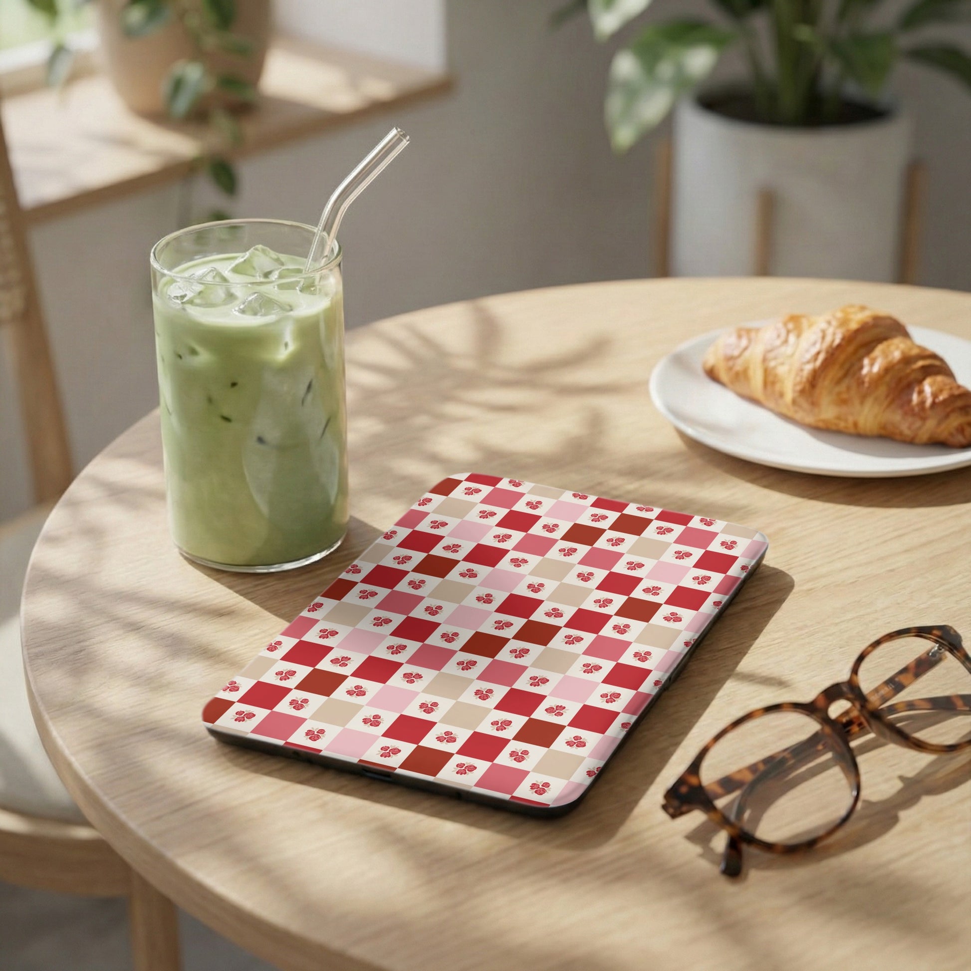 Red Checkered Heart Design Tablet Cover with Retro Look