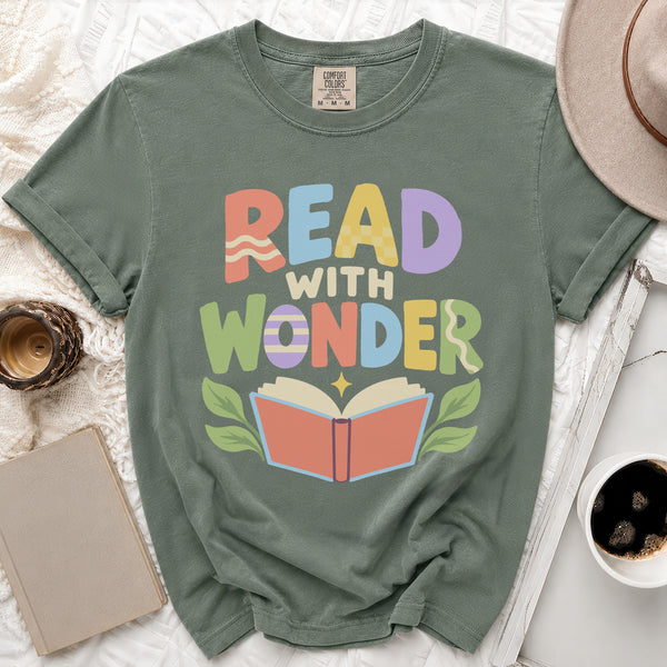 Read With Wonder Tee in Moss