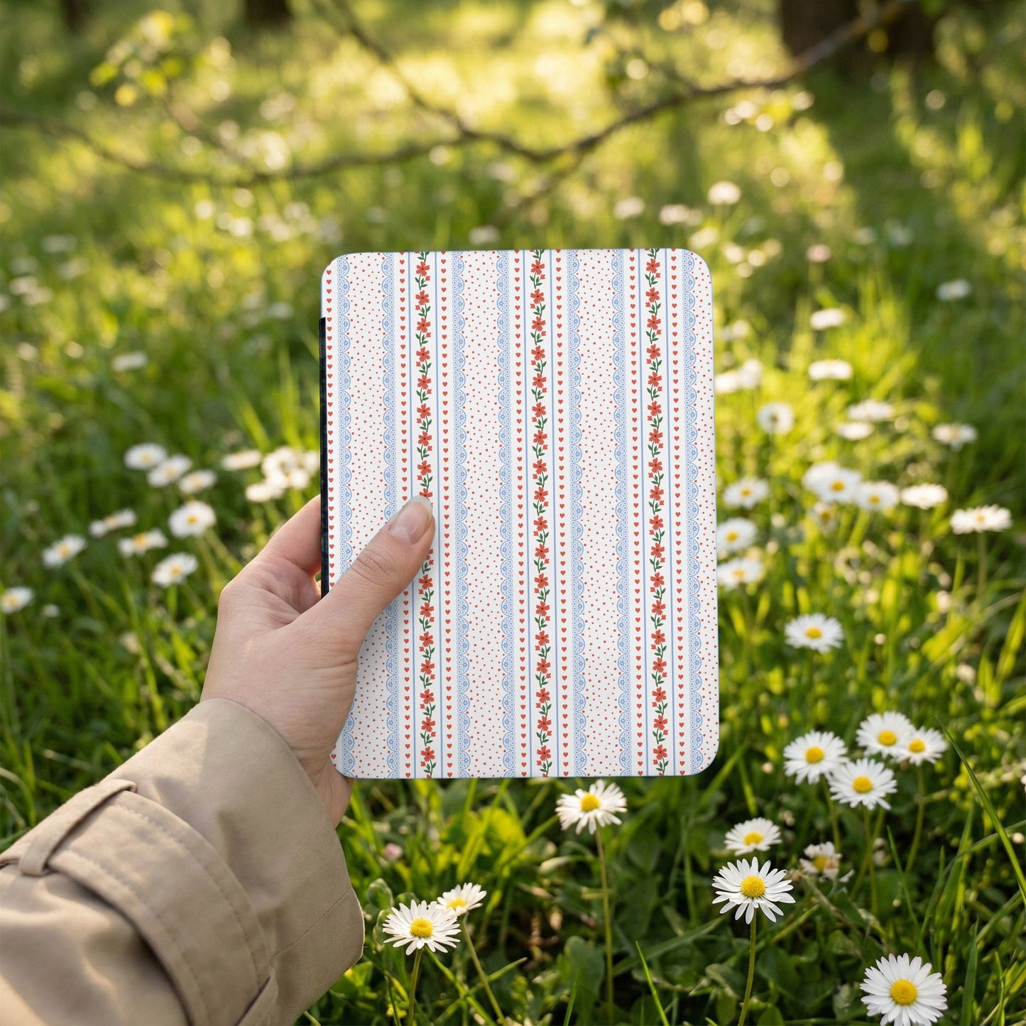 Floral Pattern Striped Notebook with Daisies Design