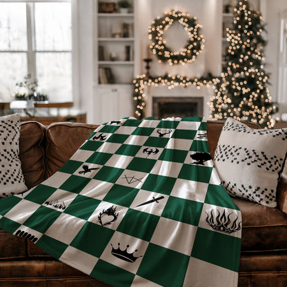 Cozy Green and White Patterned Blanket for Living Room