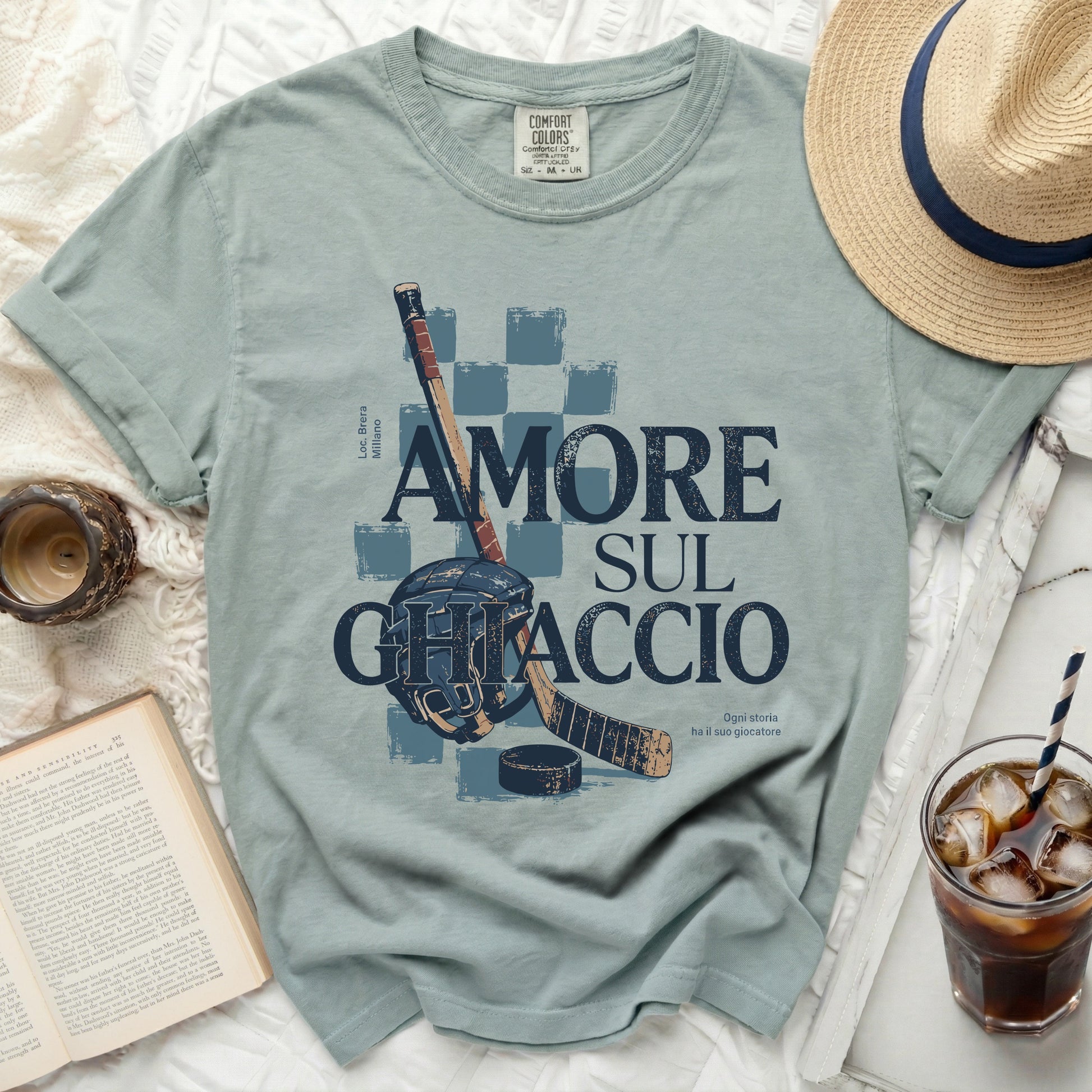 Light blue t-shirt with "Amore Sul Ghiaccio" text and hockey imagery.