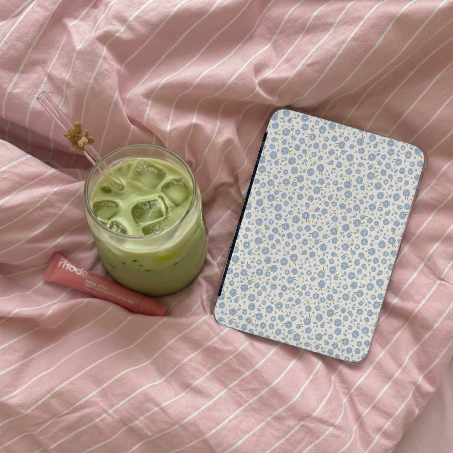 Blue Floral Pattern Tablet Cover for Everyday Use