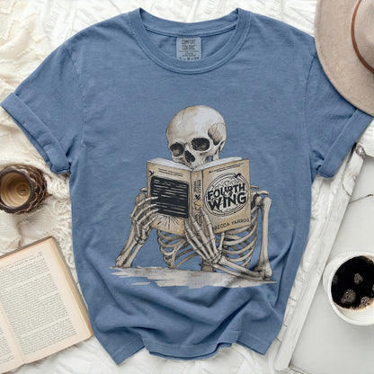 Skeleton reading "Fourth Wing" by Rebecca Yarros t-shirt.
