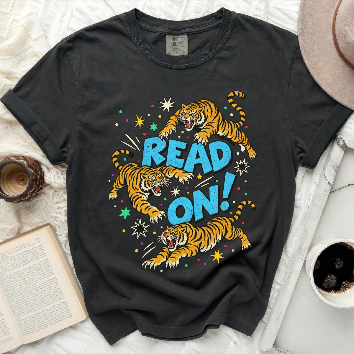 Dark grey t-shirt with three tigers and text that reads "READ ON!".