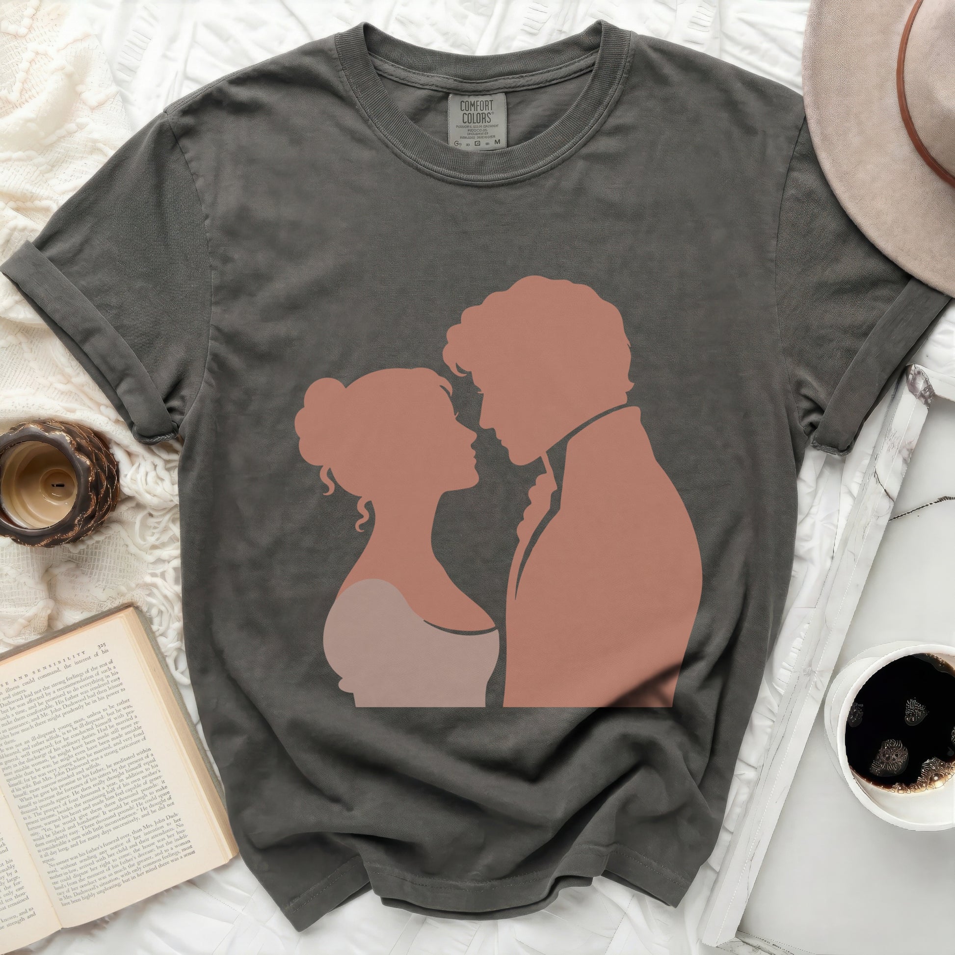 Dark grey t-shirt with silhouette of a couple looking at each other