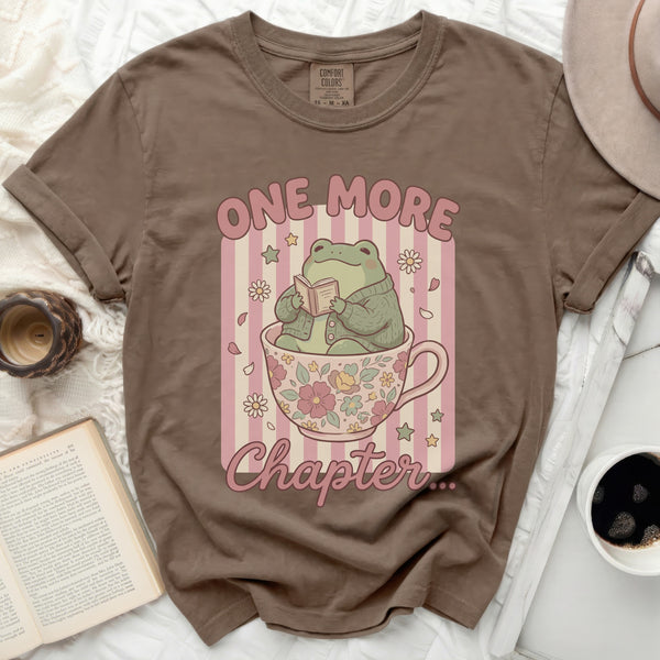 Cozy Reader Frog Teacup Tee in Espresso
