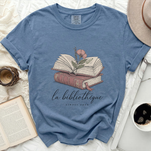 La Bibliothèque Tee in Blue Jean
