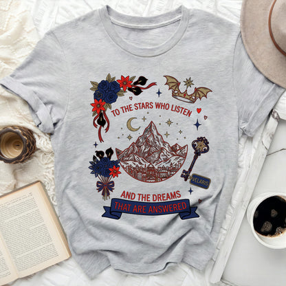 TO THE STARS WHO LISTEN DREAMS THAT ARE ANSWERED VELARIS T-shirt
ACOTAR
Velaris
Night Court
To The Stars Who Listen
Dreams That Are Answered
Rhysand
Feyre
Fantasy Book
Bookish Gift
Sarah J Maas
Mountain Design
Star Moon
Crown Key
Floral Art
Book Lover
Fae Fantasy
T-shirt
Graphic Tee
Novel Inspired
Reader Gift