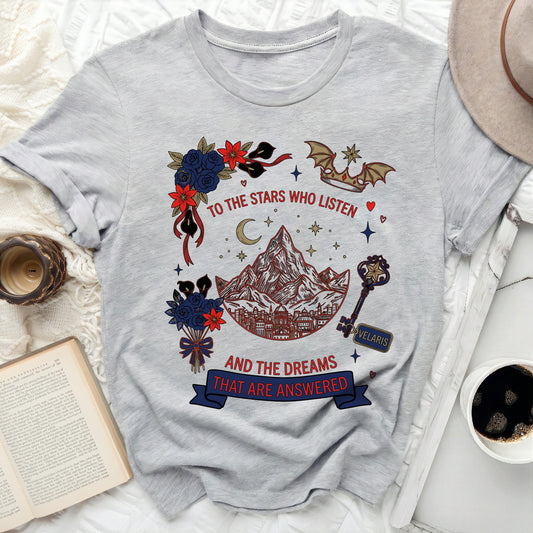 TO THE STARS WHO LISTEN DREAMS THAT ARE ANSWERED VELARIS T-shirt
ACOTAR
Velaris
Night Court
To The Stars Who Listen
Dreams That Are Answered
Rhysand
Feyre
Fantasy Book
Bookish Gift
Sarah J Maas
Mountain Design
Star Moon
Crown Key
Floral Art
Book Lover
Fae Fantasy
T-shirt
Graphic Tee
Novel Inspired
Reader Gift