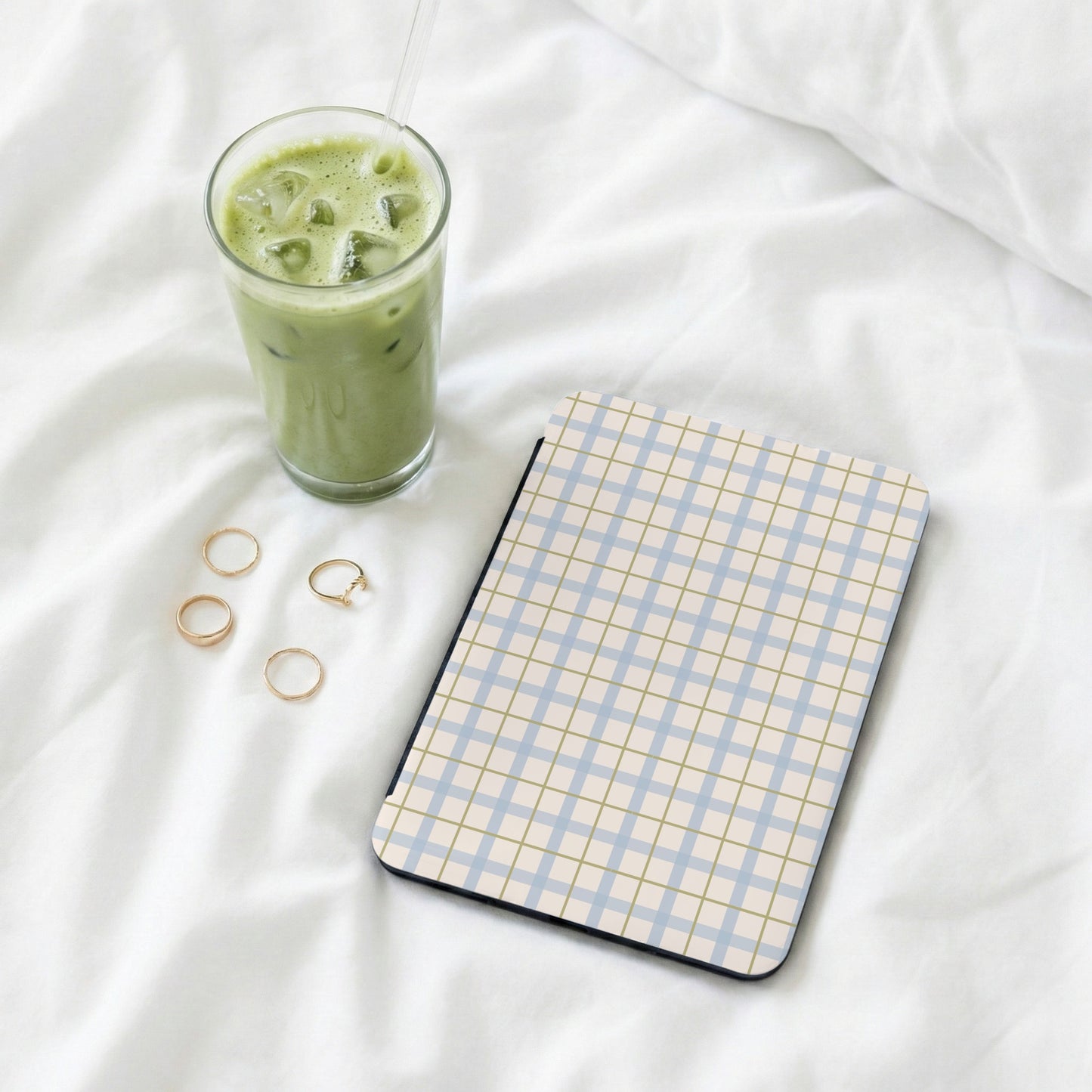 Stylish Plaid Patterned Tablet Sleeve for Everyday Use