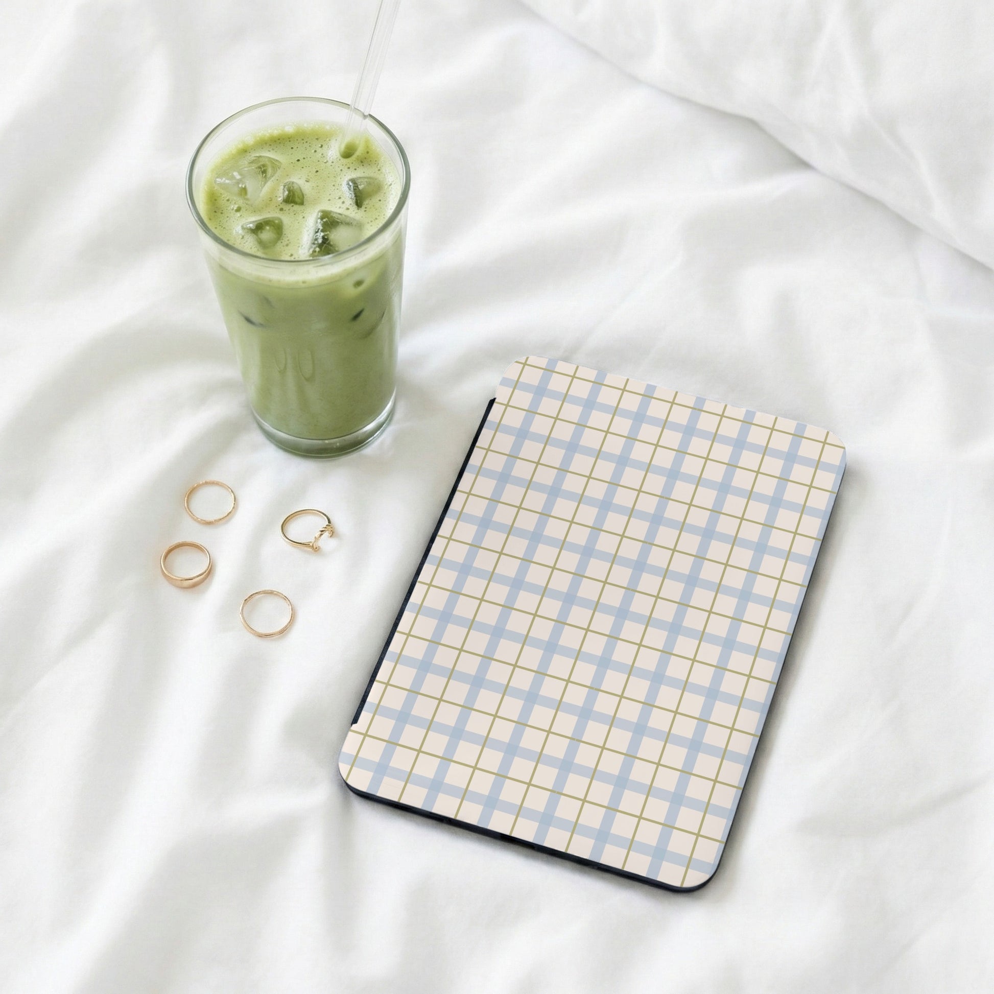 Stylish Plaid Patterned Tablet Sleeve for Everyday Use