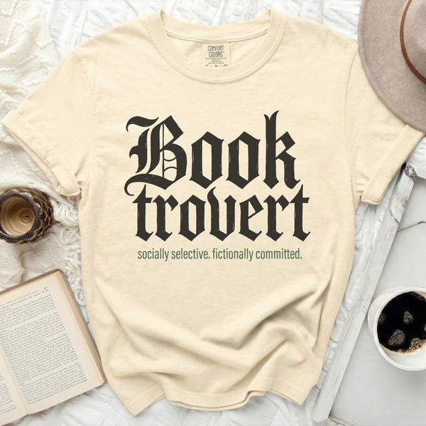 Booktrovert Tee in Ivory