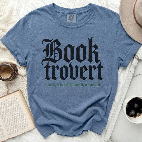 Booktrovert Tee in Blue Jean