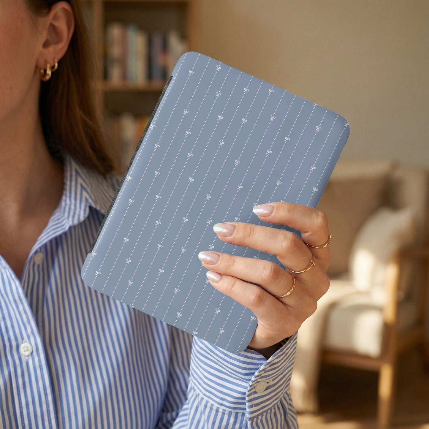 Elegant Blue Patterned Tablet Cover for Stylish Protection