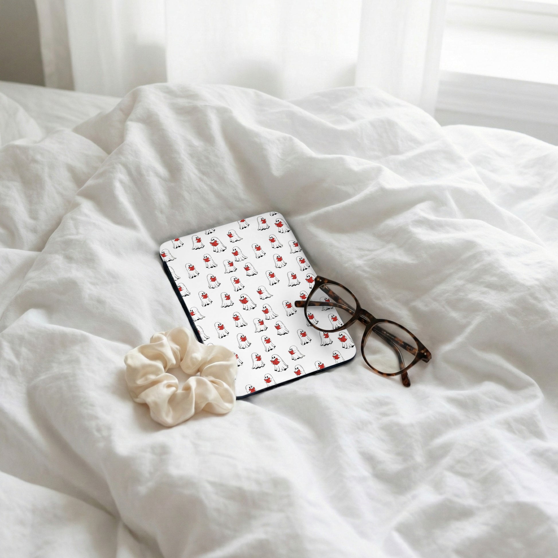 Cute Ghost Red Hearts Pattern White Design product type