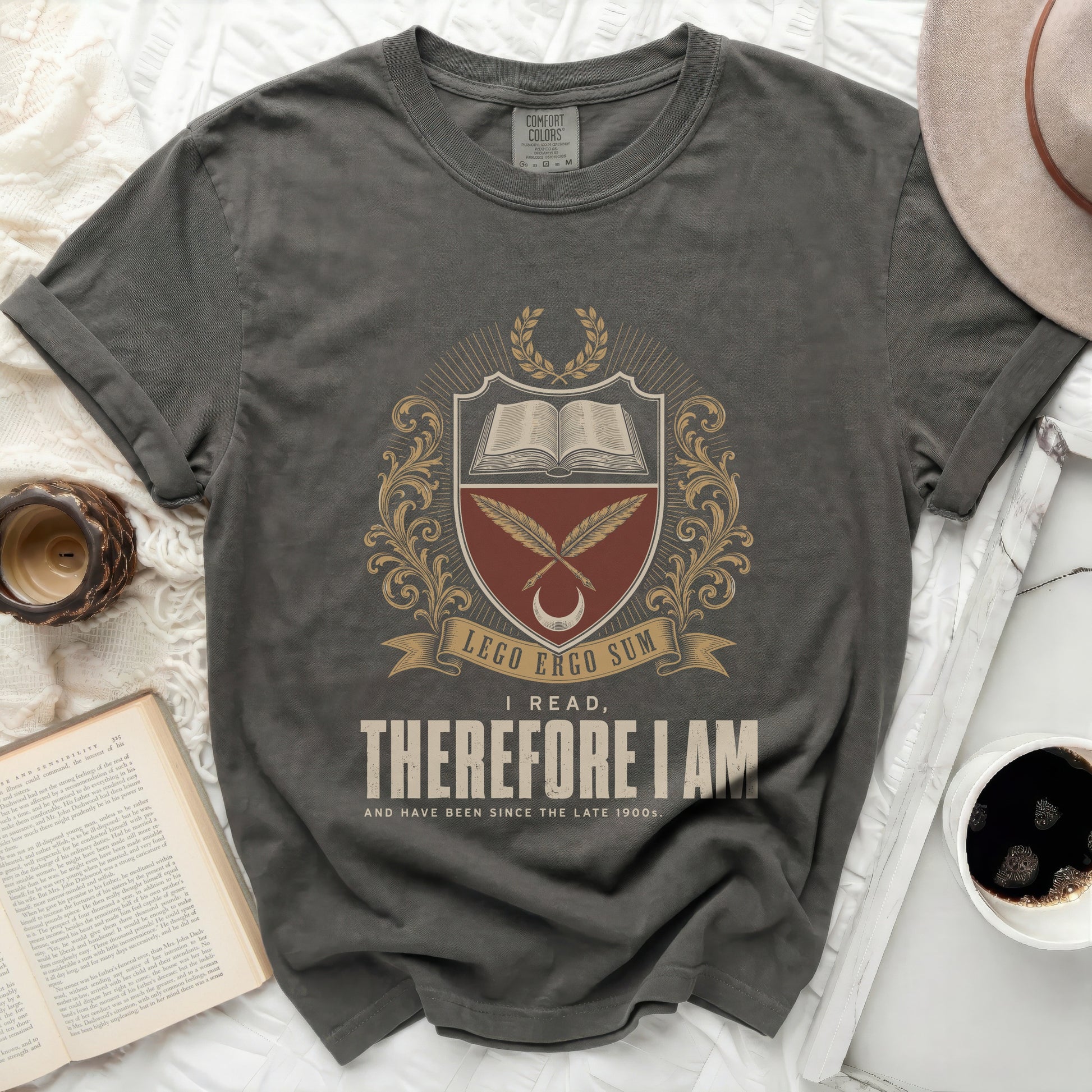 Dark gray t-shirt with "I Read, Therefore I Am" graphic.