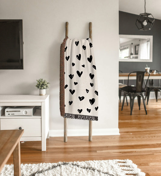 Minimalist Heart Pattern Throw Blanket 🖤