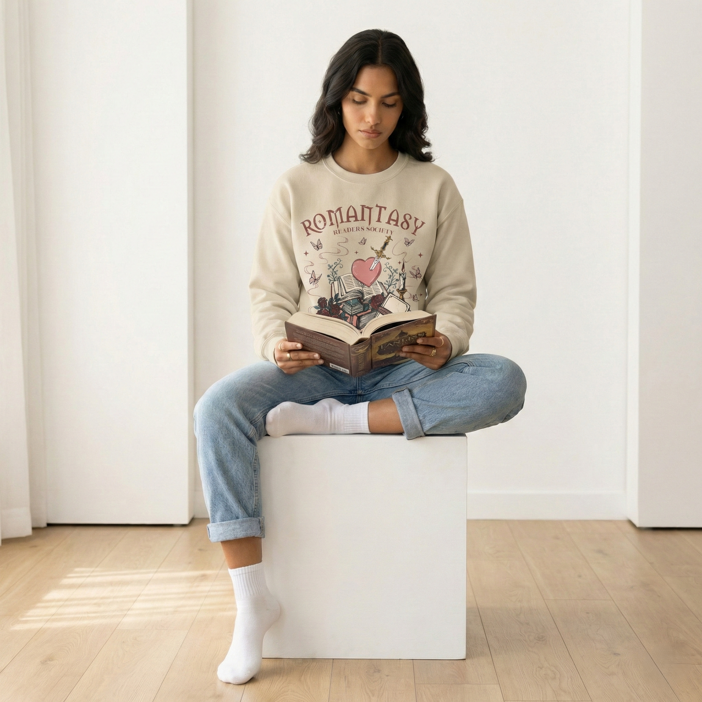 Romantasy Readers Society Sweatshirt