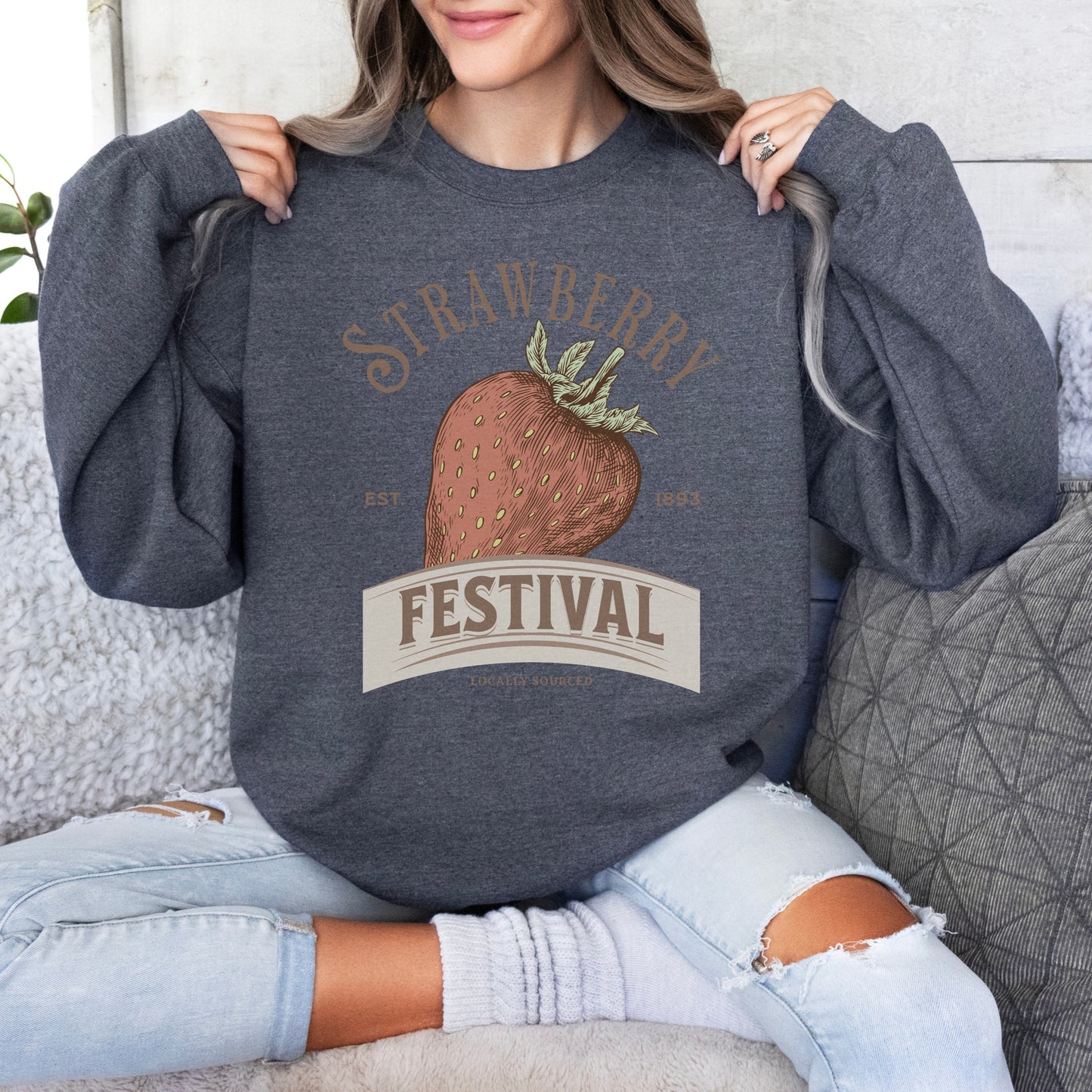 Vintage Strawberry Festival Sweatshirt 🍓