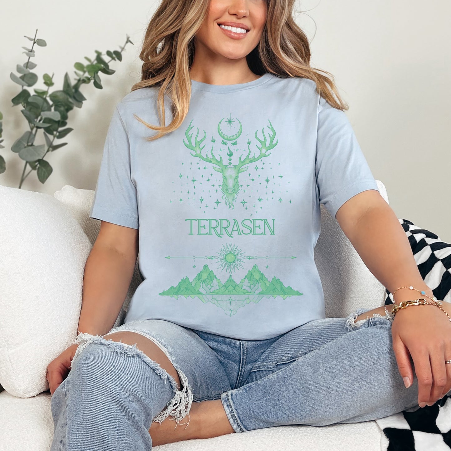 🌟 Throne of Glass Tee - Terrasen Stag Design 🌟