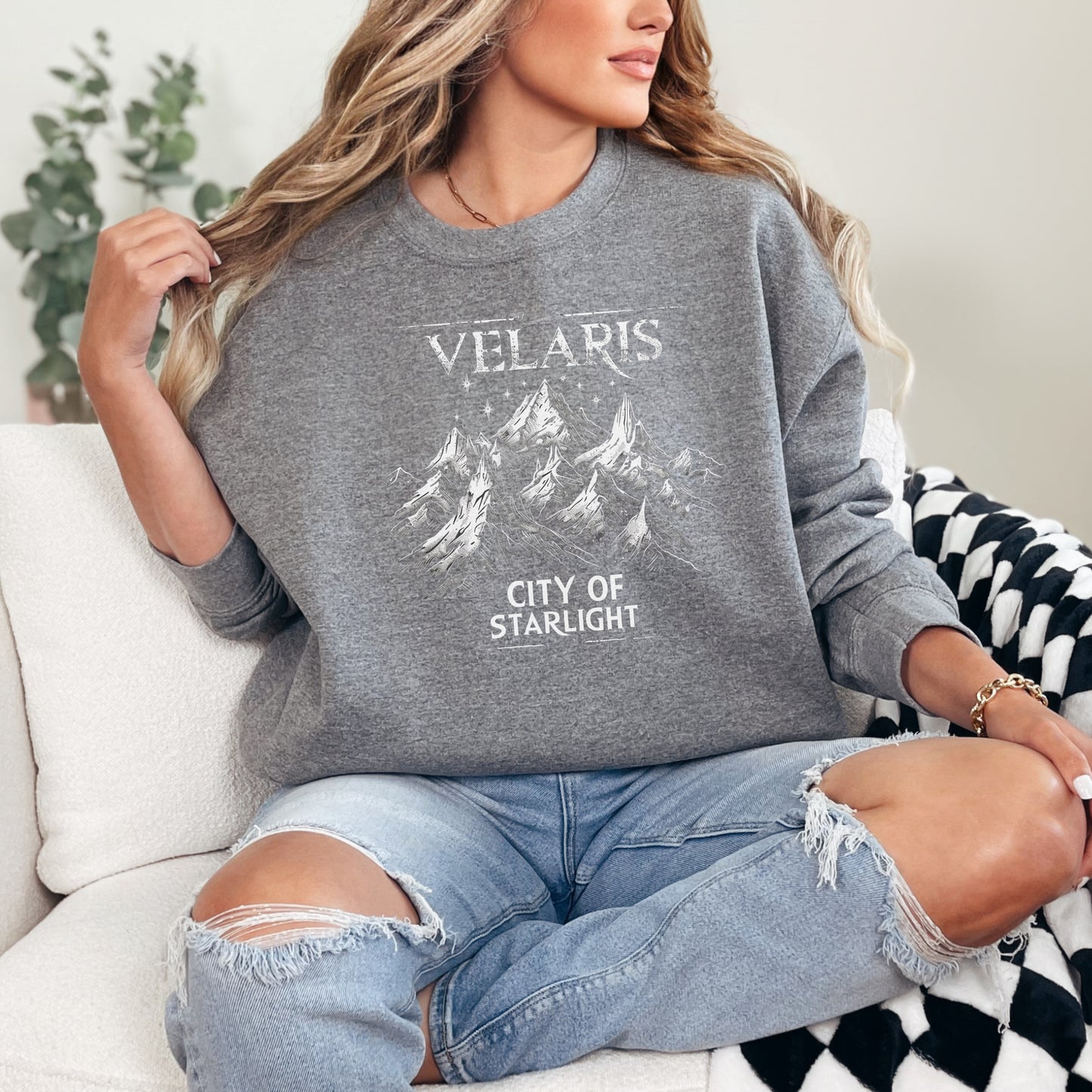 🌌 Velaris Sweatshirt – Embrace the Magic of the Night