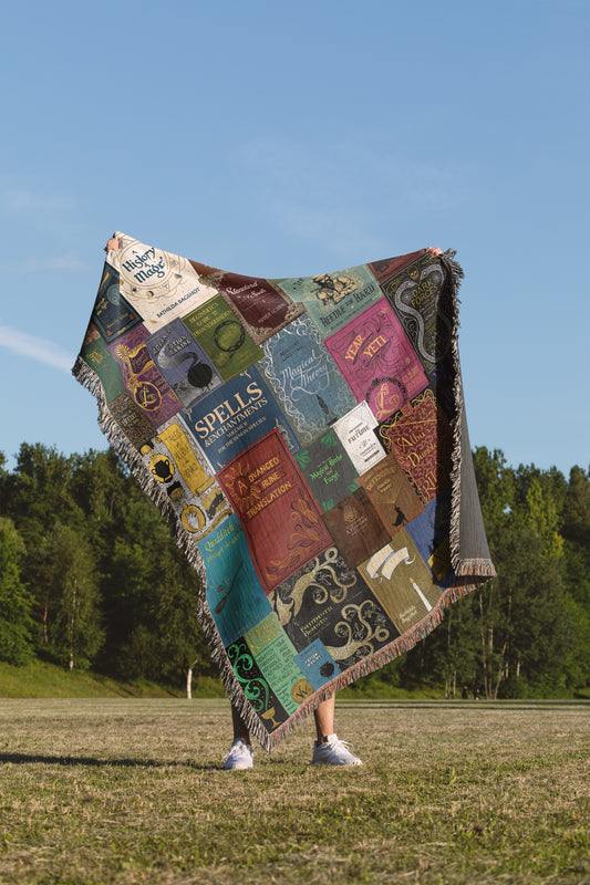 📚 Wizard Books Woven Tapestry Blanket | Potterhead Must-Have 🧙‍♂️