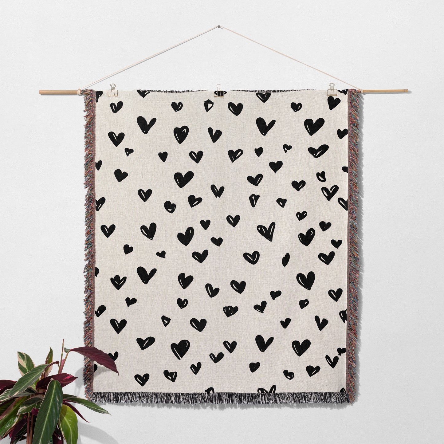 Minimalist Heart Pattern Throw Blanket 🖤