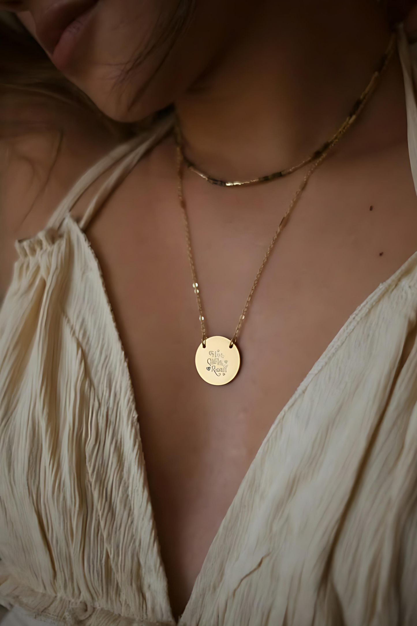 Hot Girls Read Circle Necklace