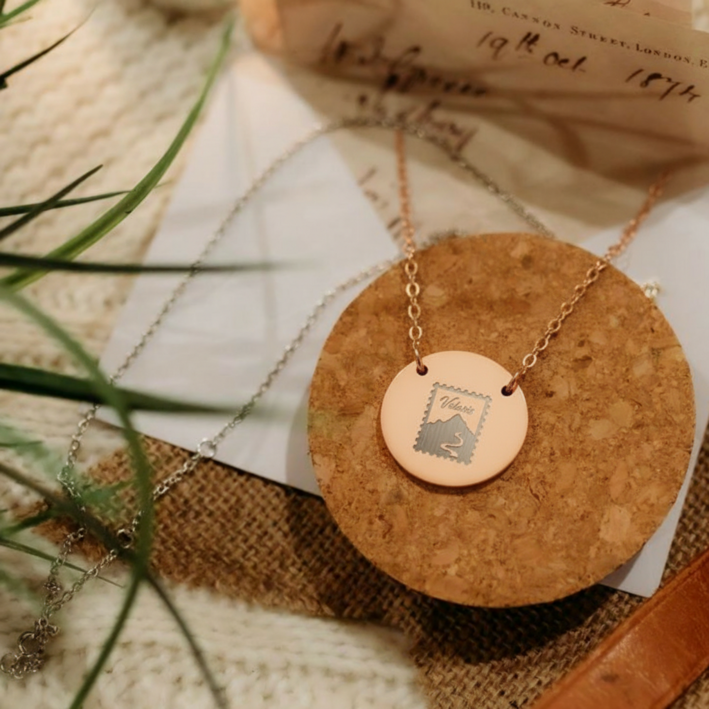 Velaris Stamp Circle Necklace