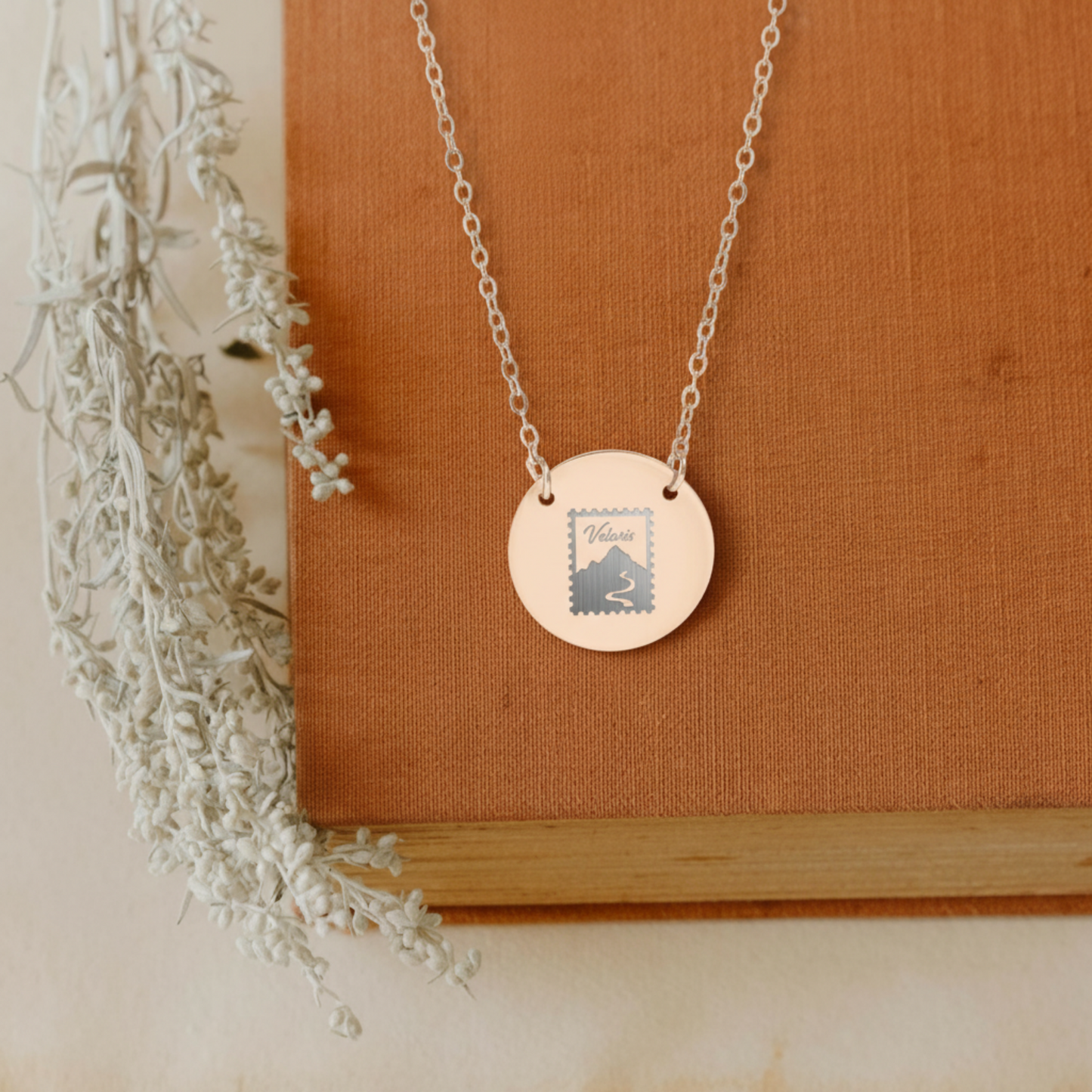 Velaris Stamp Circle Necklace