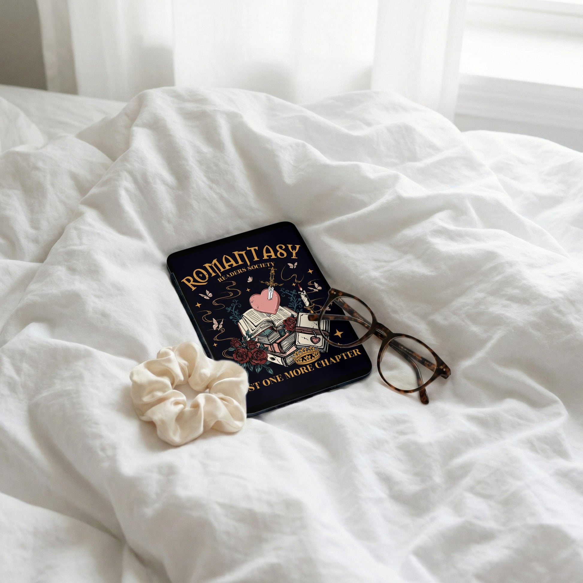 Romantasy Readers Society Just One More Chapter case