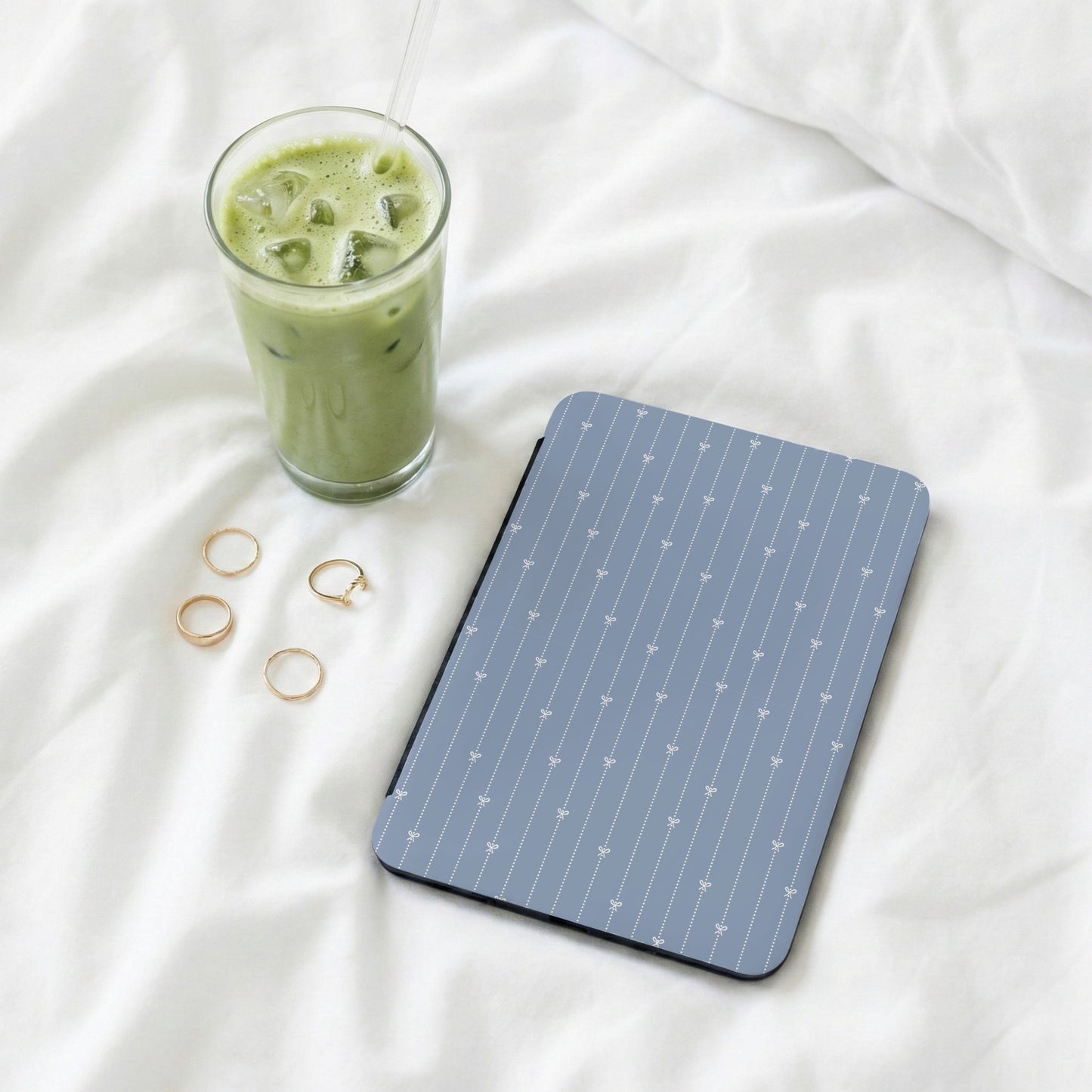 Elegant Blue Patterned Cover for E-Readers and Tablets