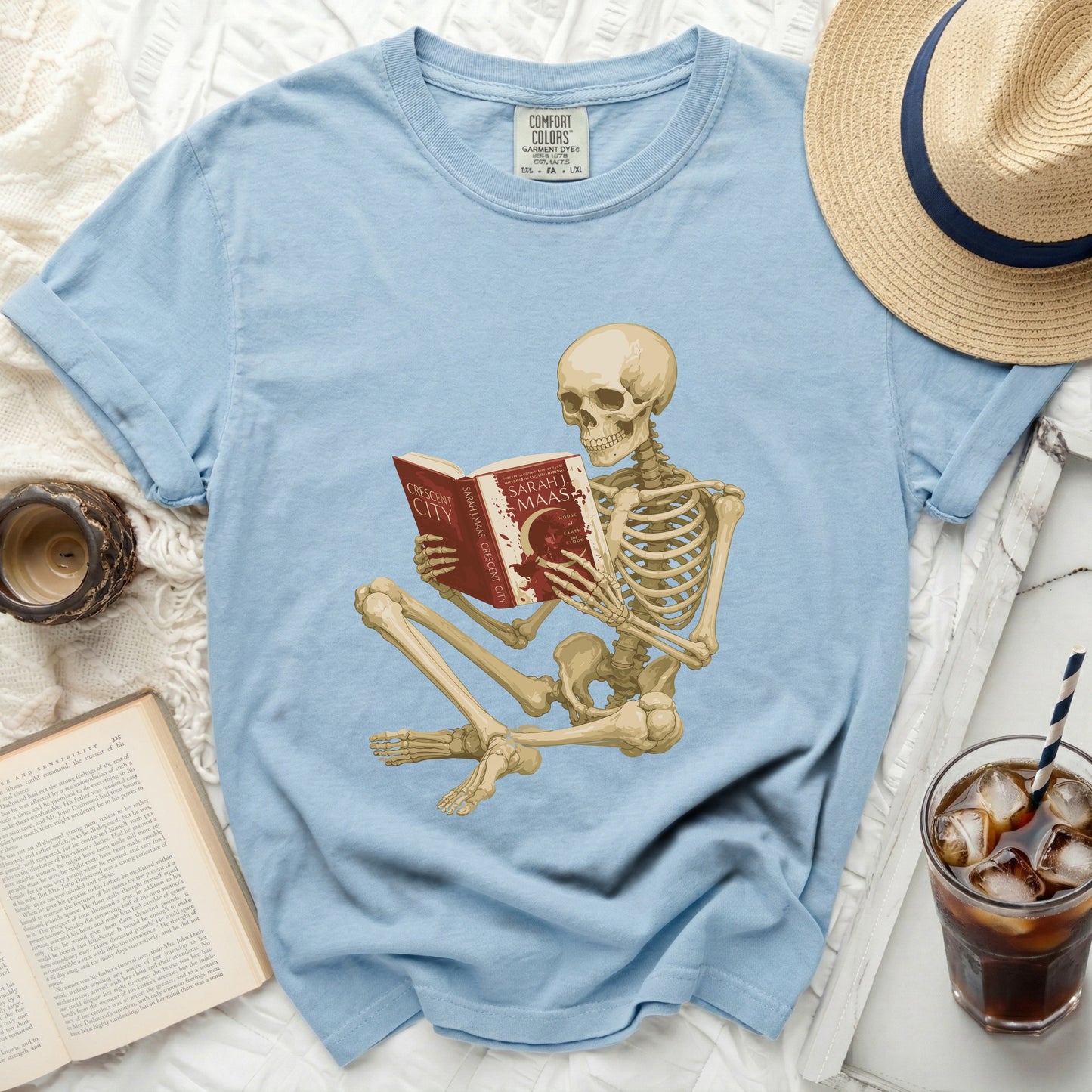 Skeleton reading "Crescent City" by Sarah J. Maas on a t-shirt.
