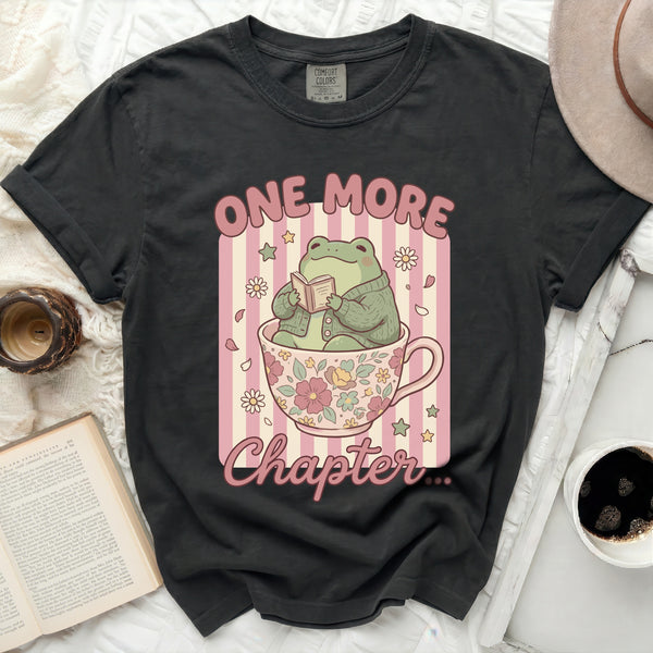 Cozy Reader Frog Teacup Tee in Black