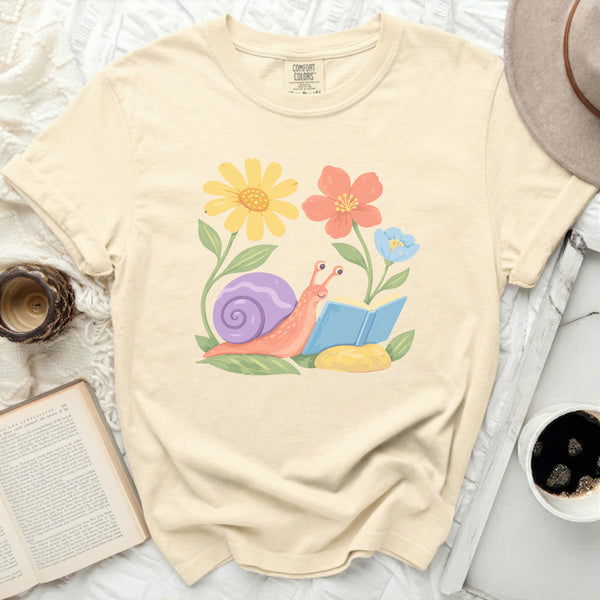 Reading Snail Tee in Ivory