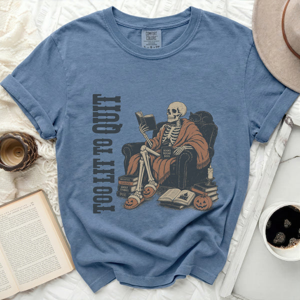 Chill Skeleton Reader Tee in Blue Jean