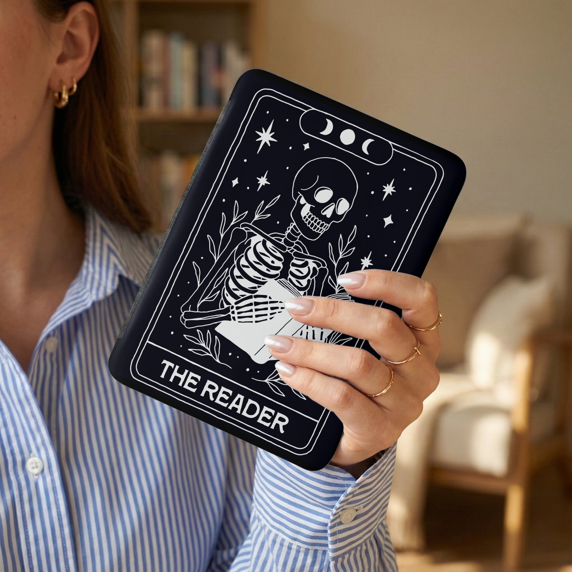 Skeleton reading moon star THE READER product type