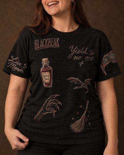 Manon and the Thirteen Doodles Tee, close-up