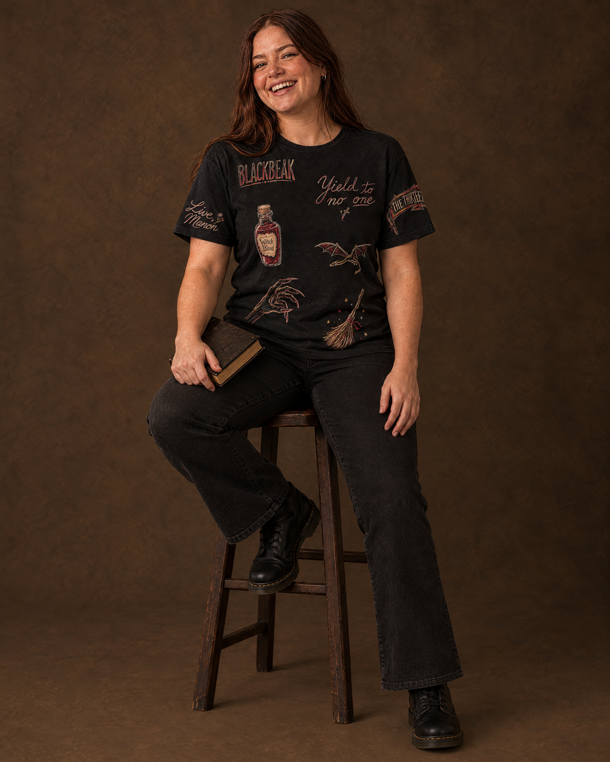 Manon and the Thirteen Doodles Tee, seated