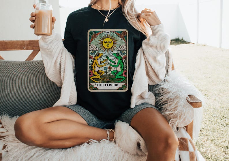 🔮 The Lovers Tarot Card Frog Shirt