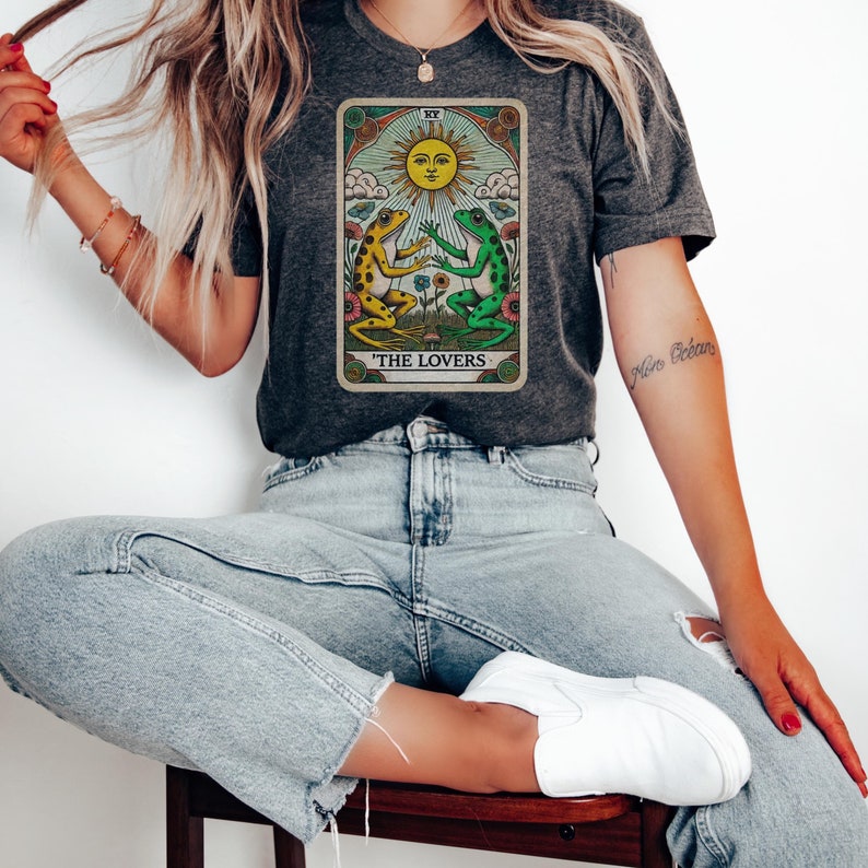 🔮 The Lovers Tarot Card Frog Shirt